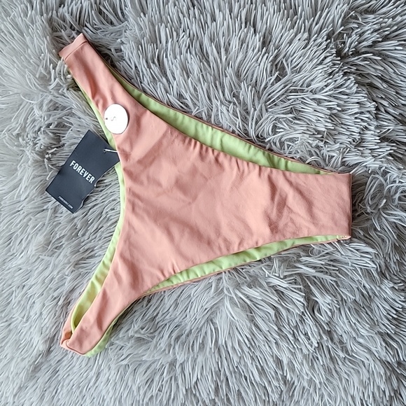 Brazilian Hi Cut Bikini Bottom NWT Small - Reversible - Picture 1 of 4